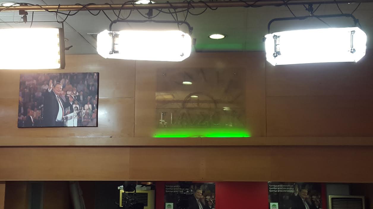 ΞΗΛΩΣΑΝ τον Παπανδρέου από τα γραφεία του ΠΑΣΟΚ - Δείτε ΦΩΤΟΓΡΑΦΙΕΣ - Φωτογραφία 3
