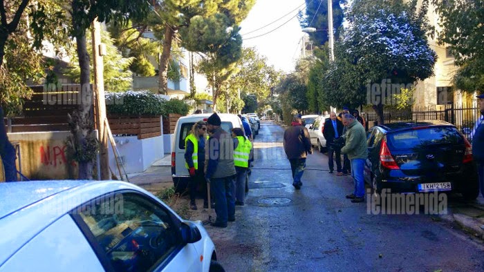 Χαμός έξω από το σπίτι του Προκόπη Παυλόπουλου... [photos] - Φωτογραφία 4