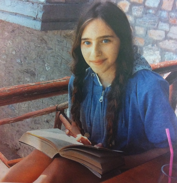 Πόσο όμορφη; Δείτε πως είναι σήμερα το κοριτσάκι που υποδυόταν την Όλια στη σειρά «Λένη» - Φωτογραφία 2