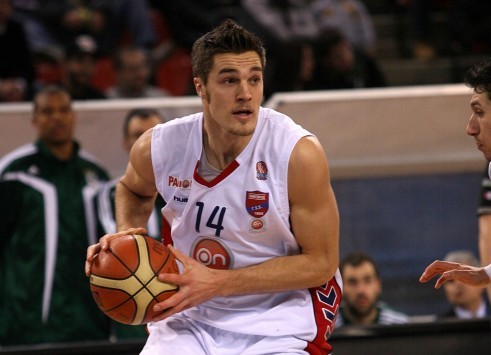 Πρώην παίκτης του Πανιωνίου `έκοψε` το μπάσκετ για να βοηθήσει το μωρό του που πάσχει από καρκίνο