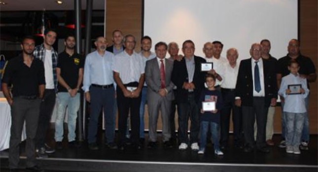 «Κάτω τα χέρια σας από τον ΑΠΟΕΛ»