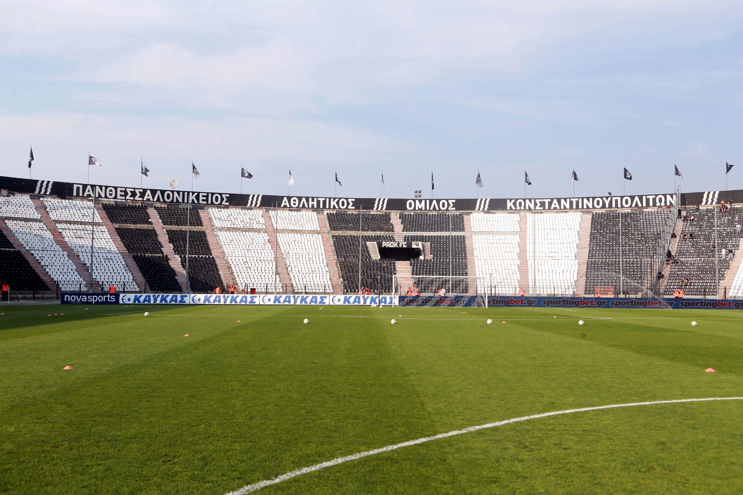 θυρα 4 κλειστη