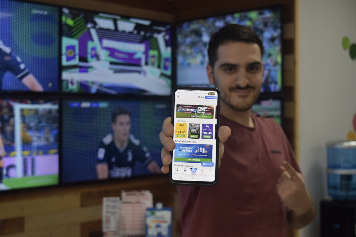 Αντώνης Γιαννόπουλος, υπάλληλος σε κατάστημα ΟΠΑΠ στο Αιγάλεω.