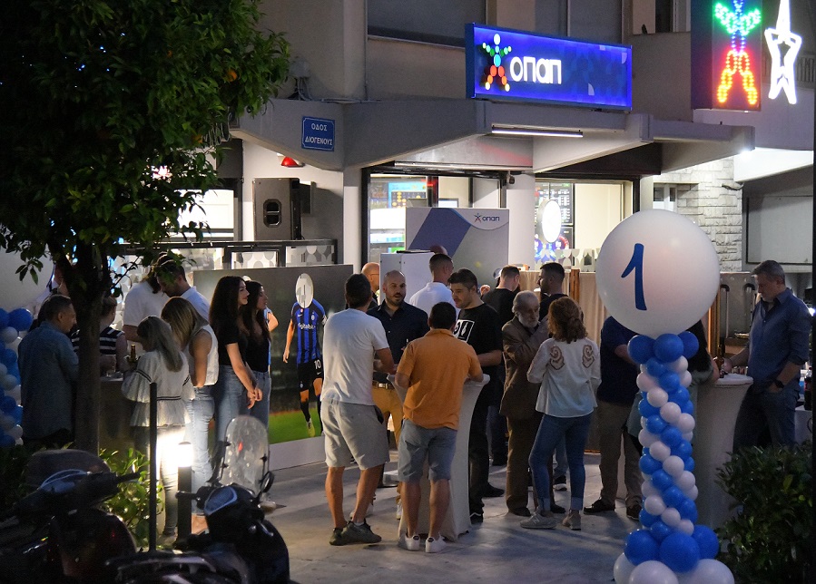 Ποδοσφαιρική φιέστα για τον τελικό του Champions League, σε κατάστημα ΟΠΑΠ στο Γαλάτσι