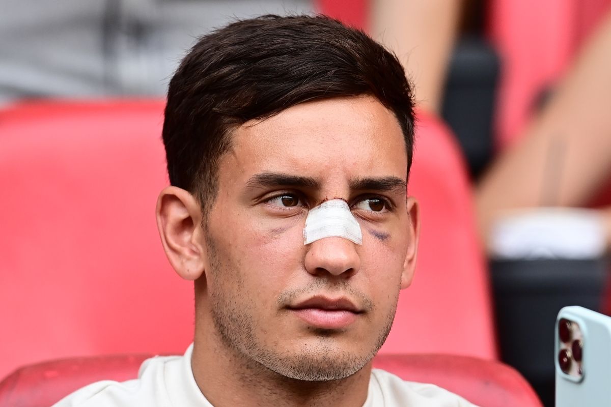 Ολυμπιακός: Η φωτογραφία του τραυματία Έσε στις κερκίδες του Καραϊσκάκης